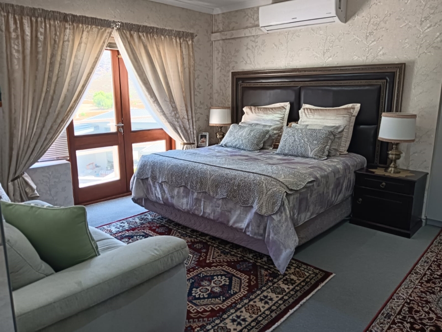4 Bedroom Property for Sale in Fairway Heights Western Cape
